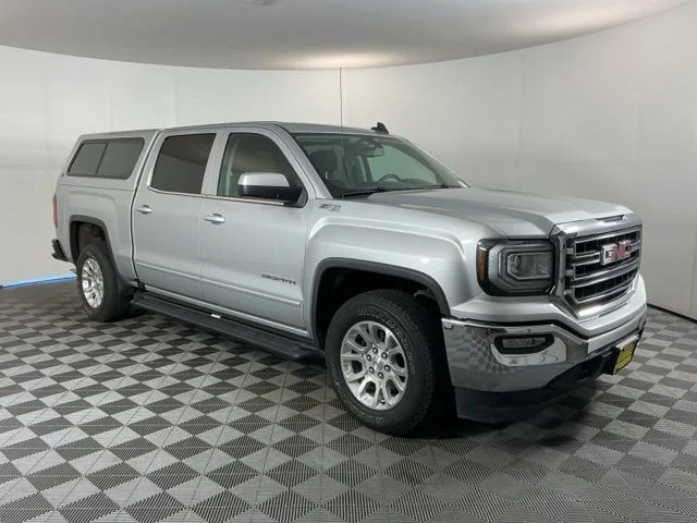 Used 2018 Silver GMC SLE image 3