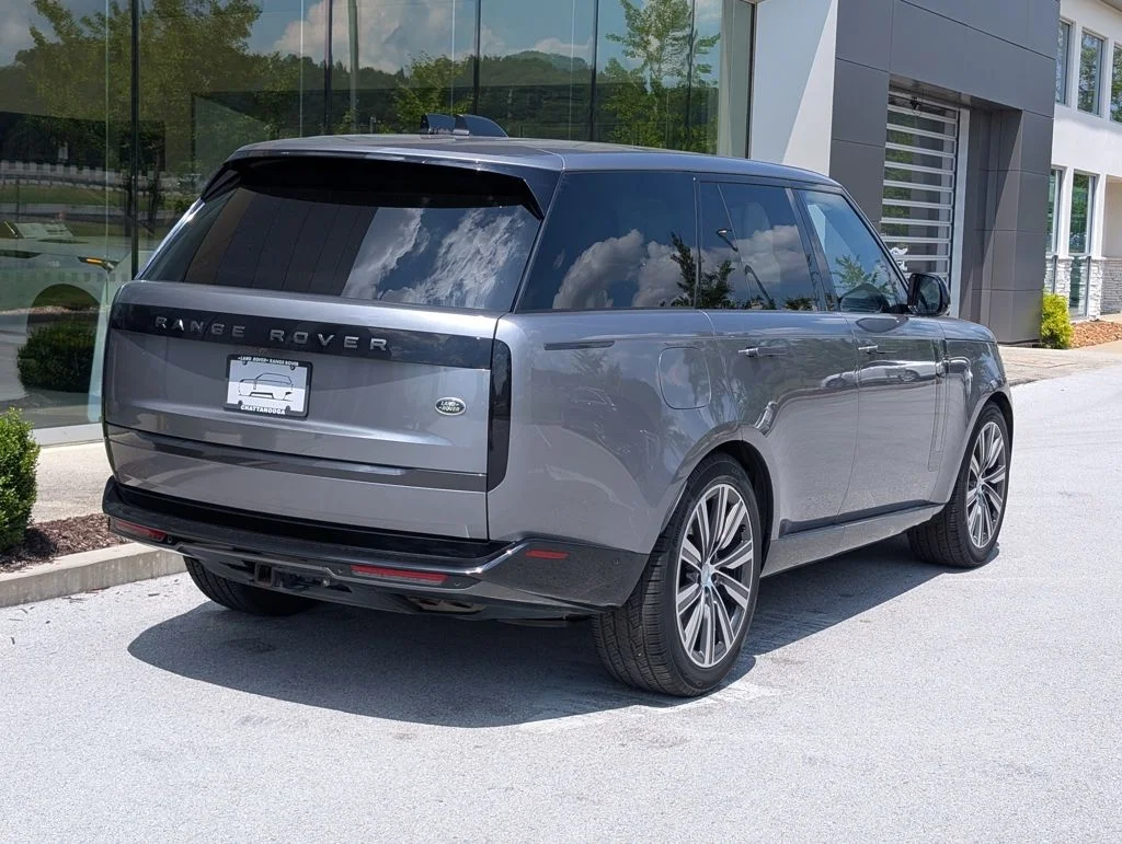 New 2023 Eiger Grey Land Rover SE image 7