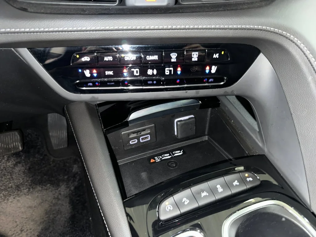 Used 2023 Ebony Twilight Metallic Buick Avenir image 19