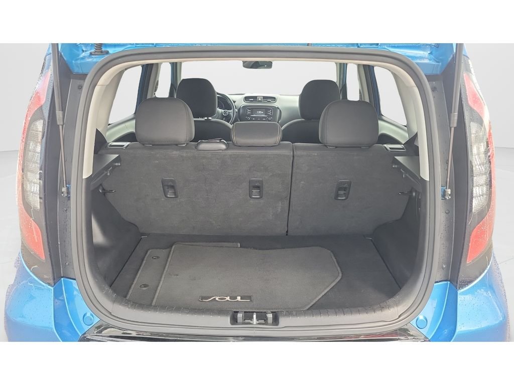 Used 2016 Blue Kia Plus image 9