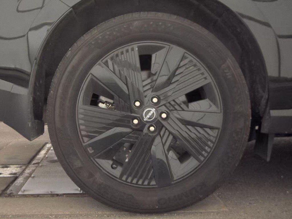 Used 2025 Super Black Nissan SV image 17
