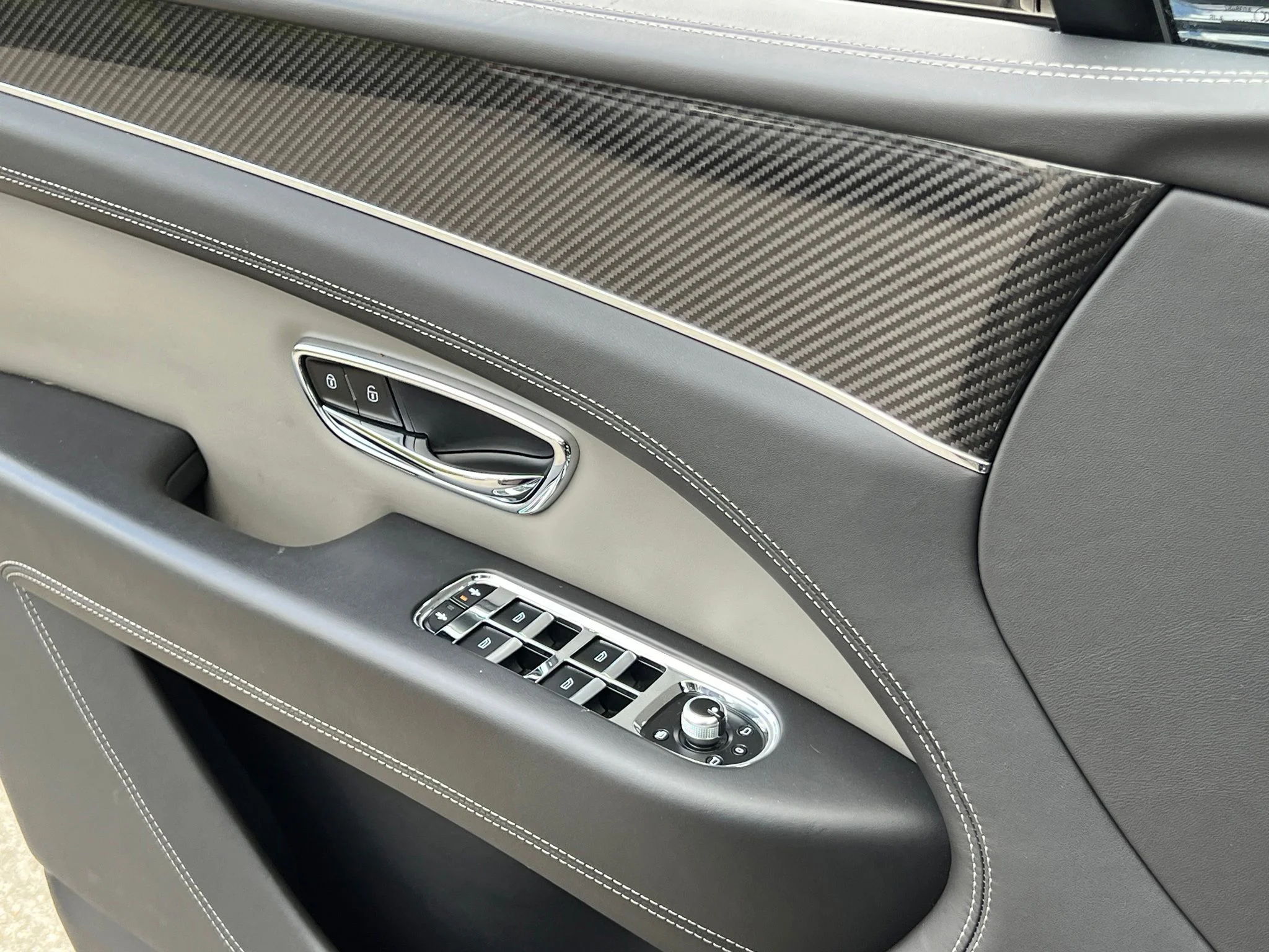 Used 2022 Black Bentley S image 35