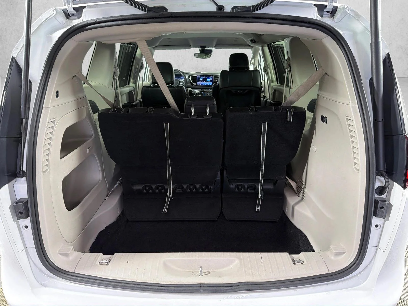 Used 2024 White Chrysler Touring L image 17