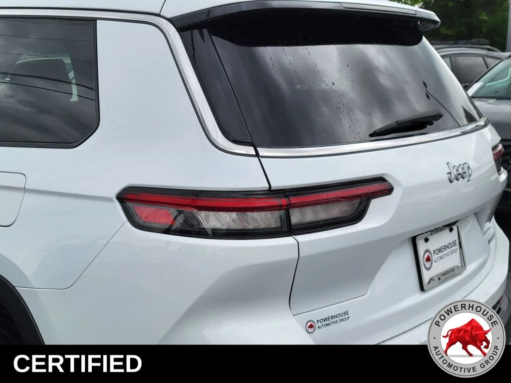 Used 2024 White Jeep Laredo image 12