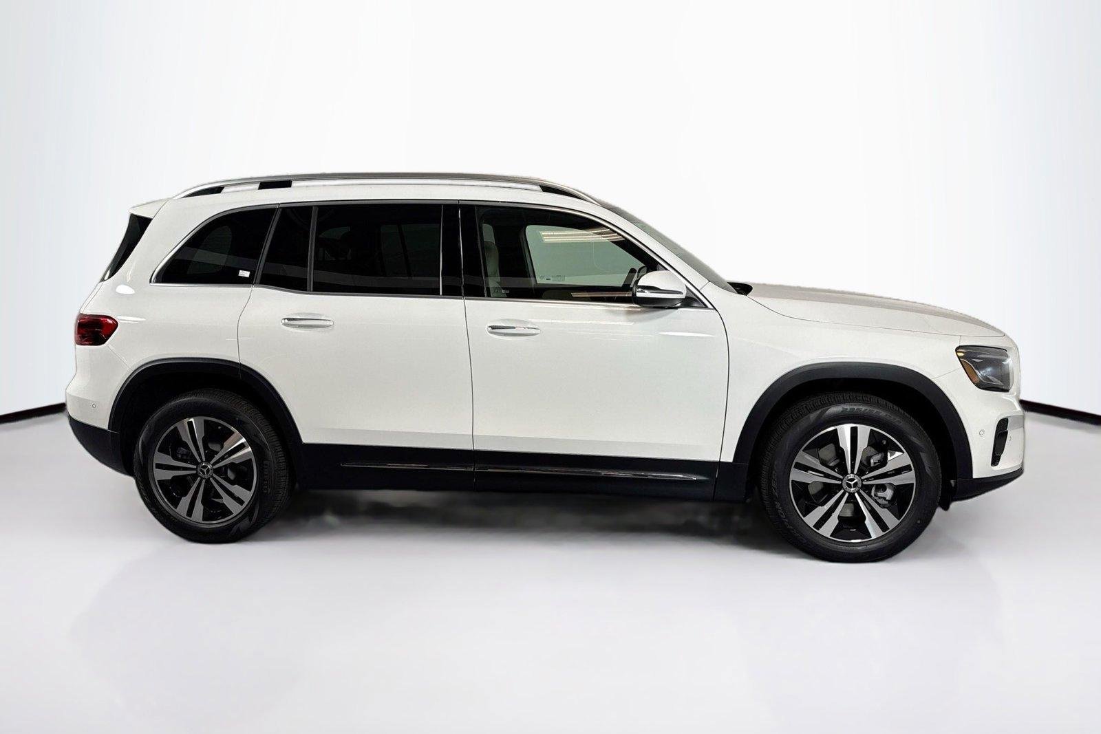 New 2026 Night Black Mercedes-Benz GLB 250 image 4
