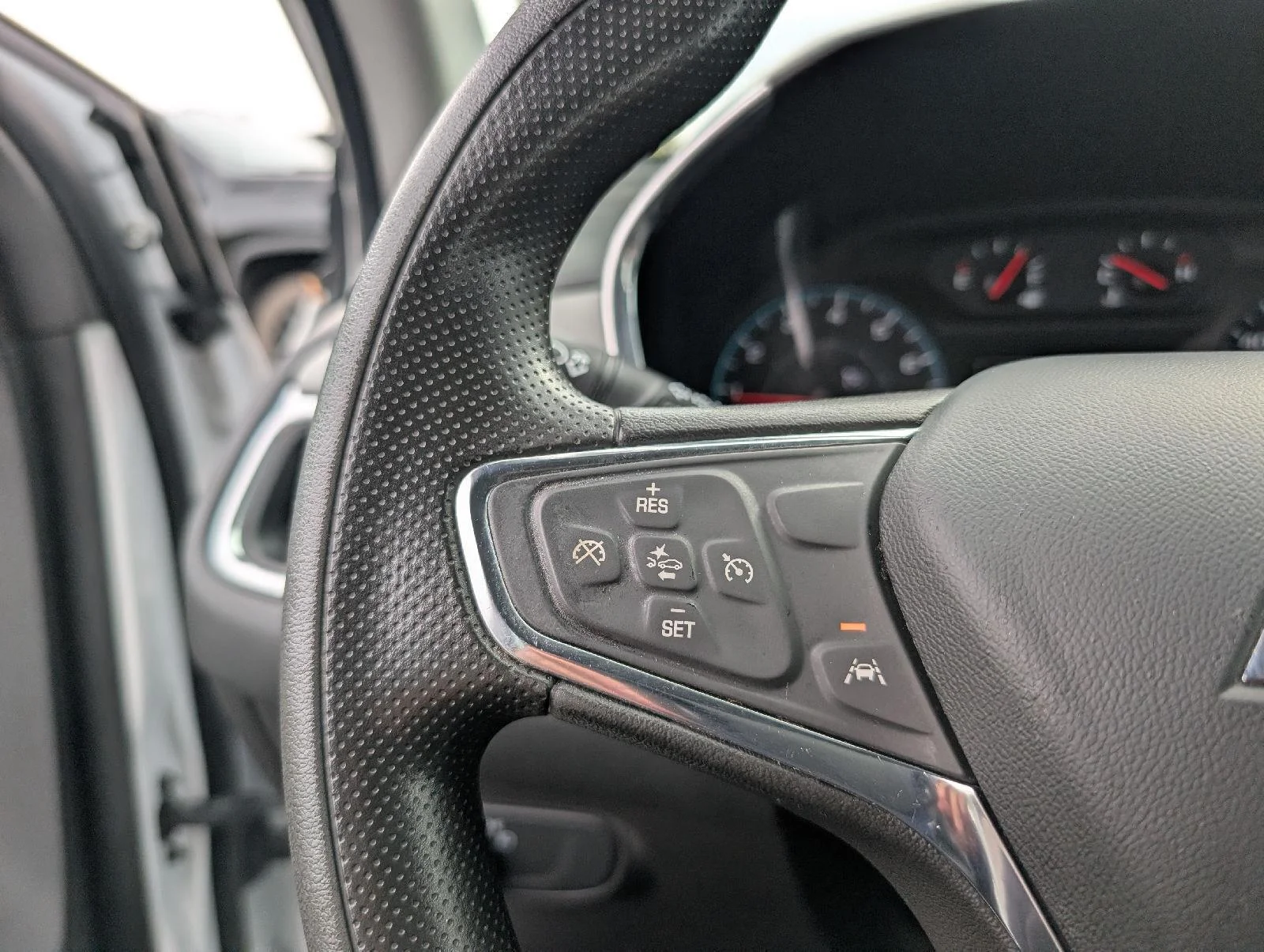Used 2021 SUMMIT WHITE Chevrolet LS image 12