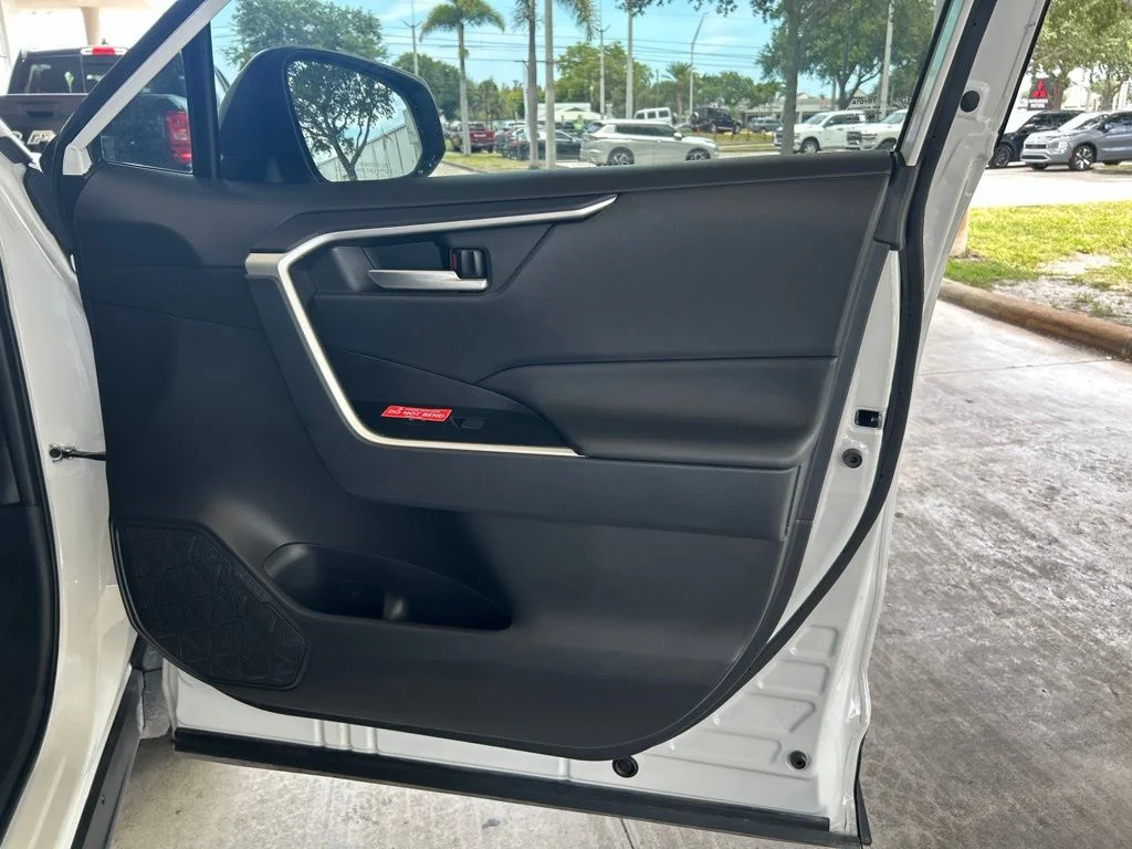 Used 2025 White Toyota XLE image 25