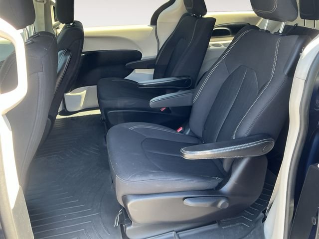 Used 2020 Blue Chrysler LX image 13