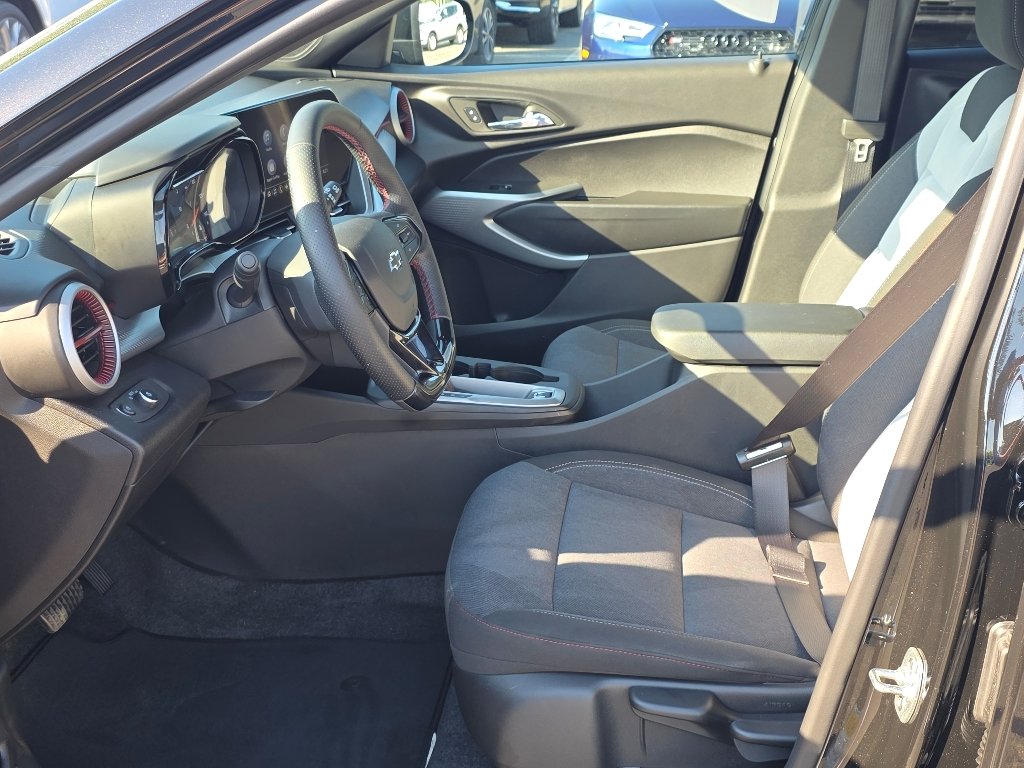 Used 2025 Mosaic Black Metallic Chevrolet 1RS image 32