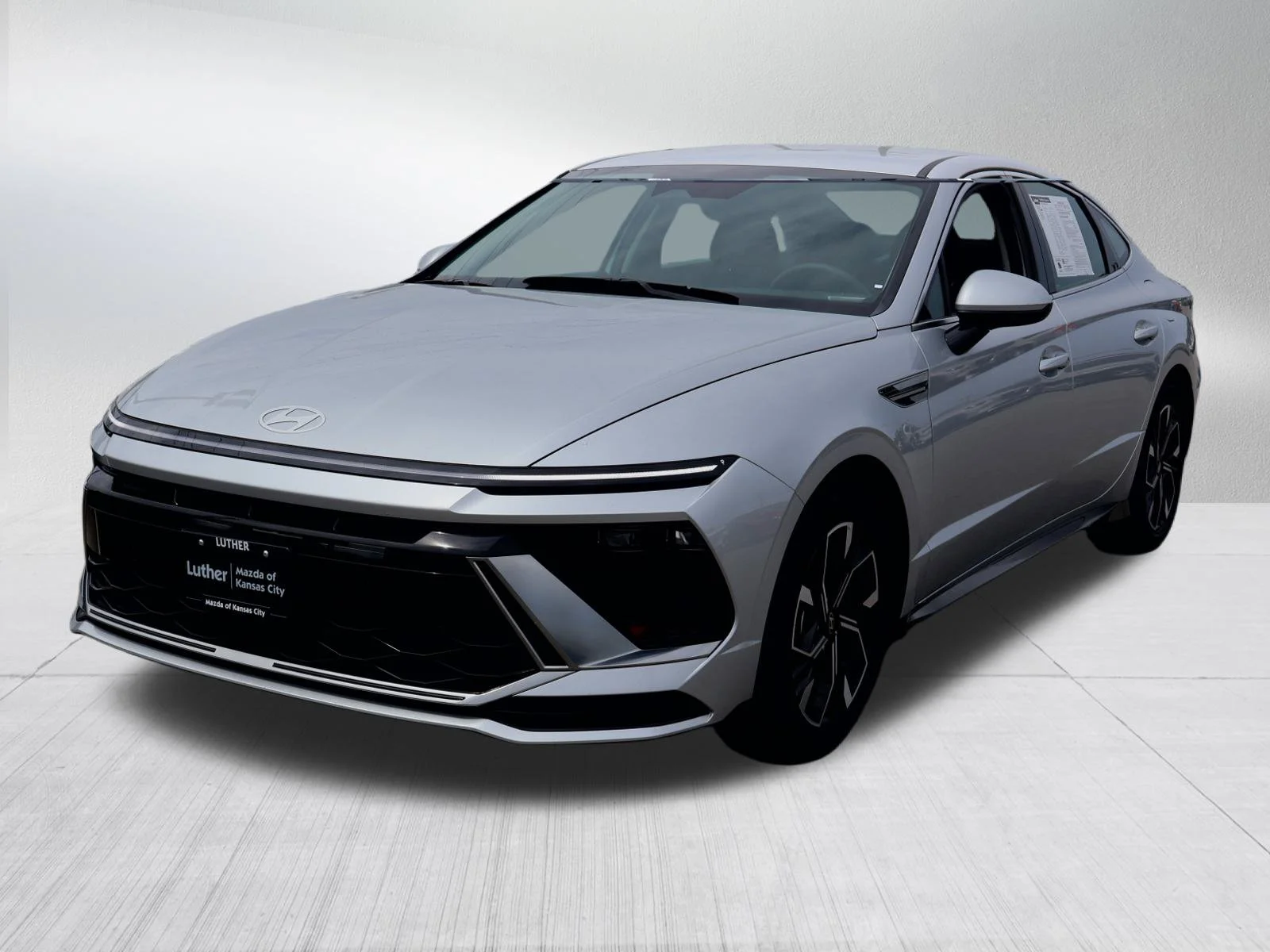 Used 2025 Aero Silver Hyundai SEL image 3