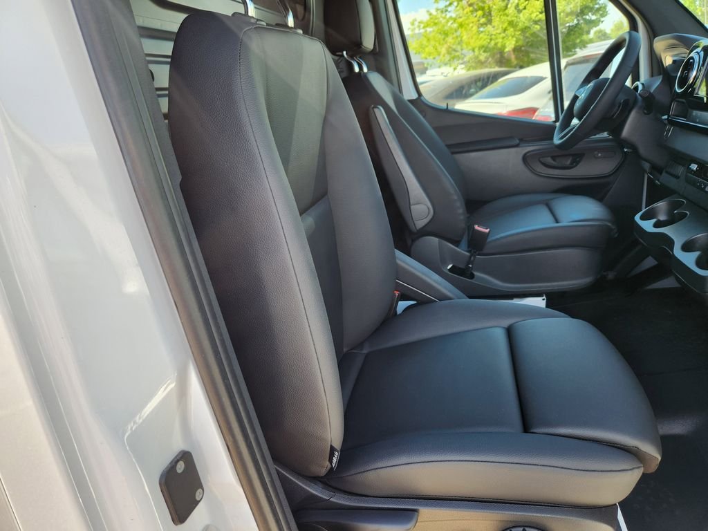Used 2026 ARCTIC WHITE Mercedes-Benz CARGO image 15