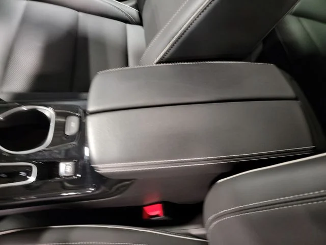 Used 2023 Red Buick Essence image 24
