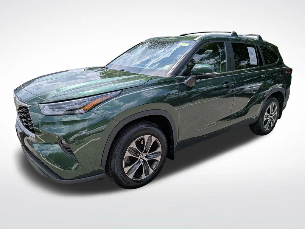 Used 2023 Green Toyota XLE image 8