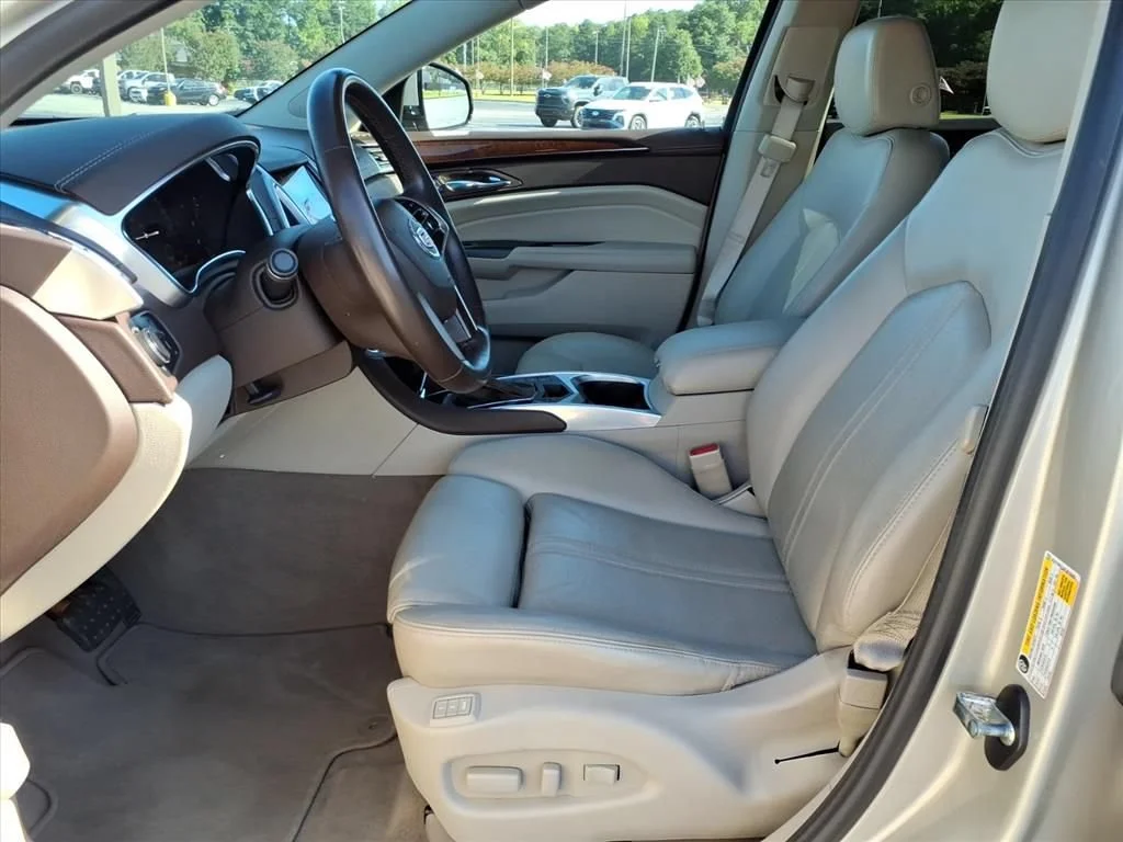 Used 2015 SILVER COAST METALLIC Cadillac Luxury Collection image 4