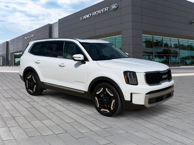 Used 2023 White Kia EX image 7