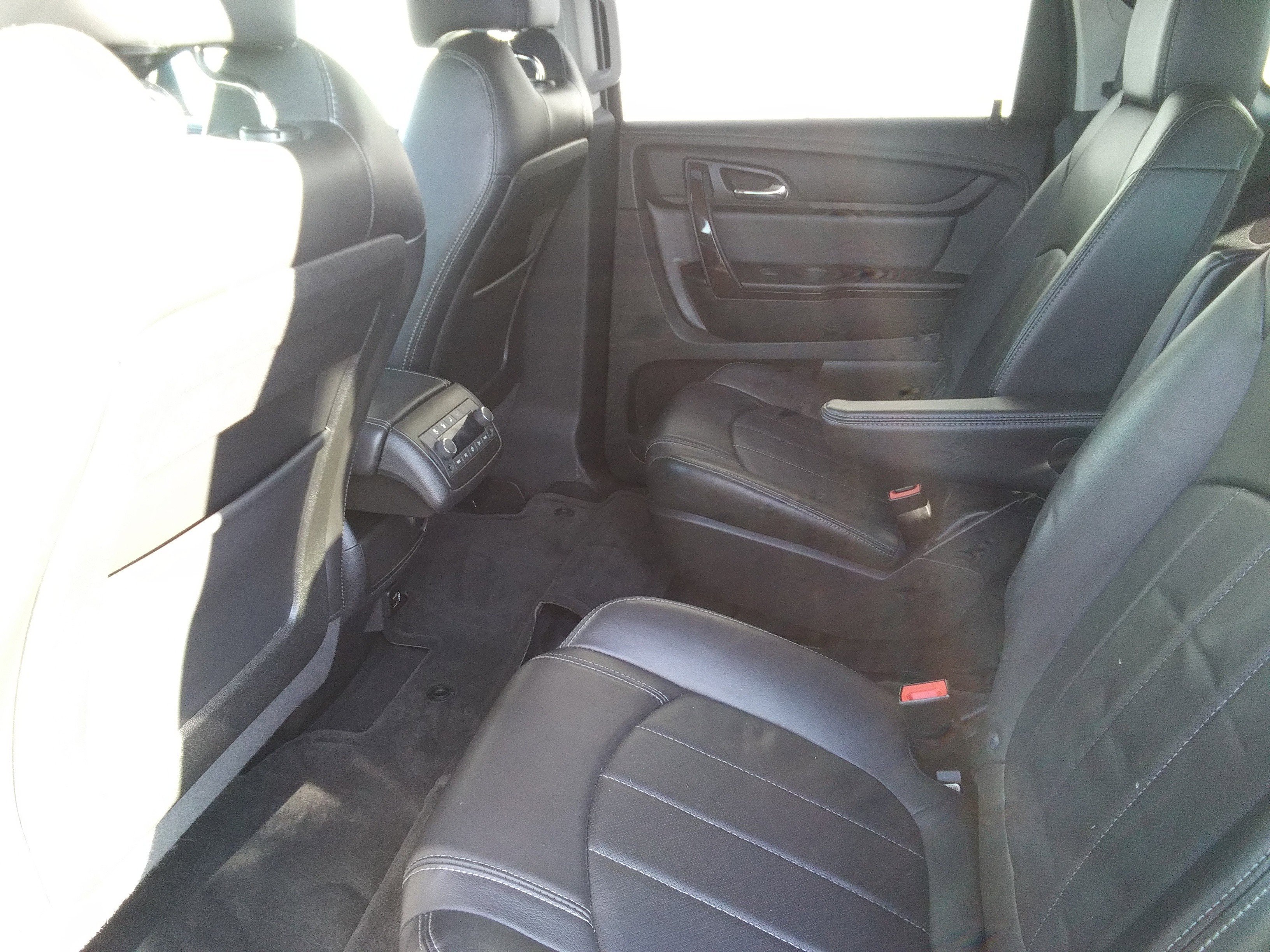 2017 Chevrolet Traverse Premier photo 2