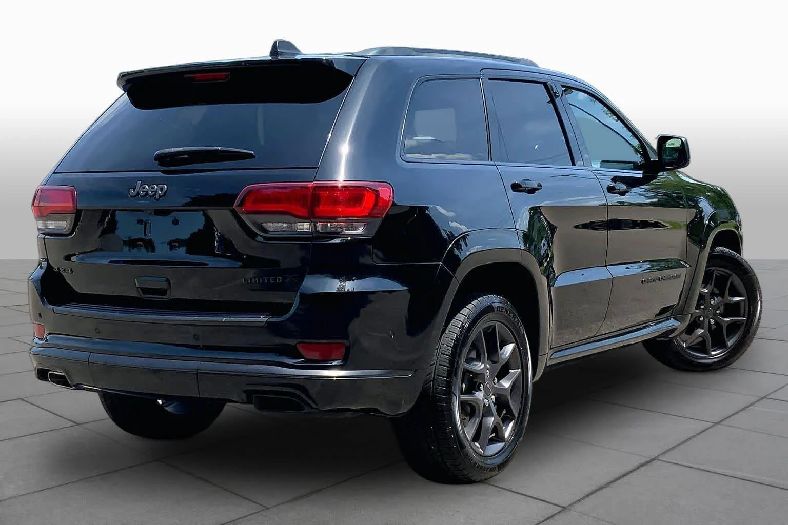 Used 2020 Diamond Black Crystal Pearlcoat Jeep Limited X image 13