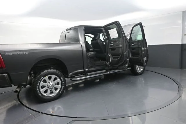 New 2026 Granite Crystal Metallic Clear-Coat Exterior Paint RAM Laramie image 36