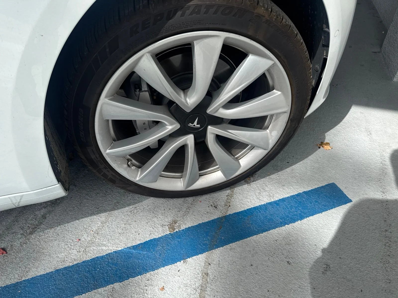 Used 2019  Tesla  image 9