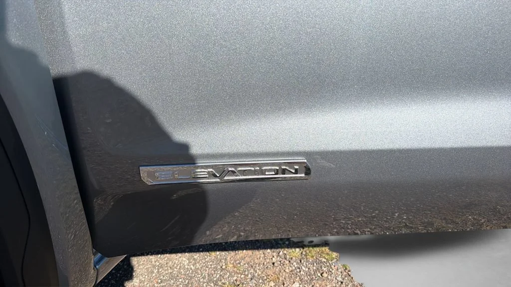 New 2026 Sterling Metallic GMC Elevation image 32