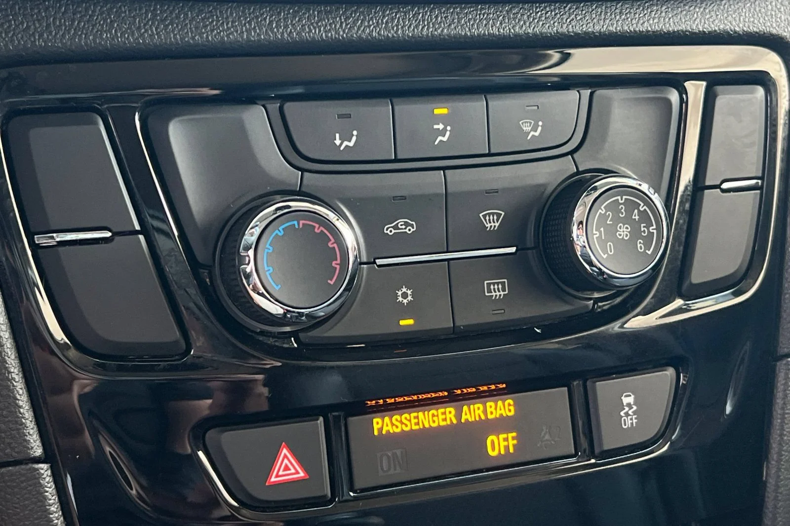 Used 2021 (Includes (MDP) Anthracite lower exterior accent color, Paint code W598F.) Buick Preferred image 27