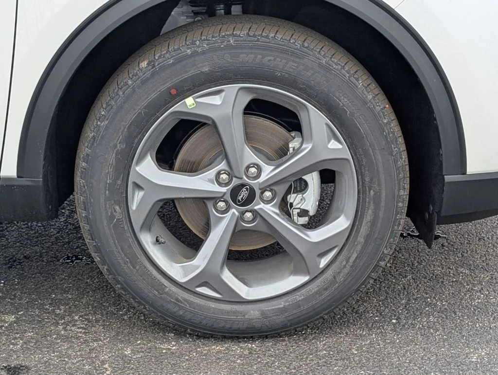 New 2026 Star White Metallic Tri-coat Ford ST-Line image 17