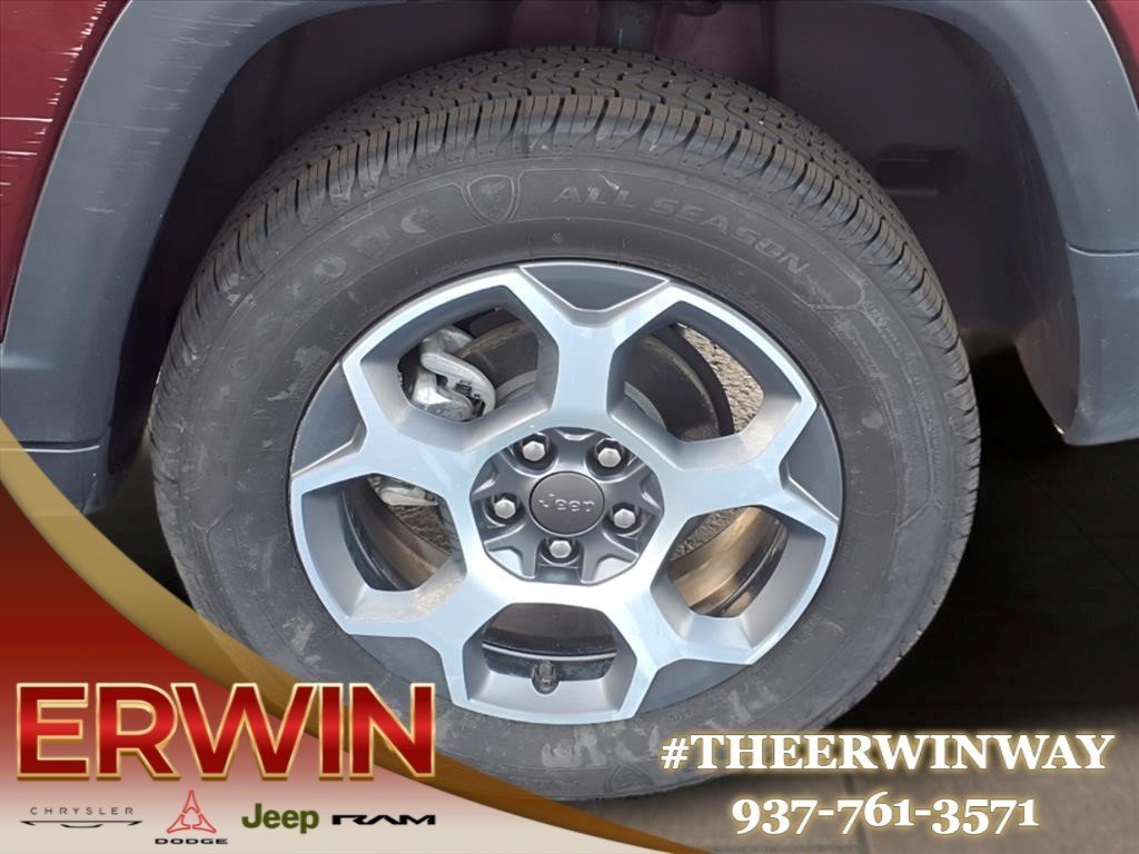 Certified Used 2022 Velvet Red Pearl Coat Jeep Trailhawk image 9