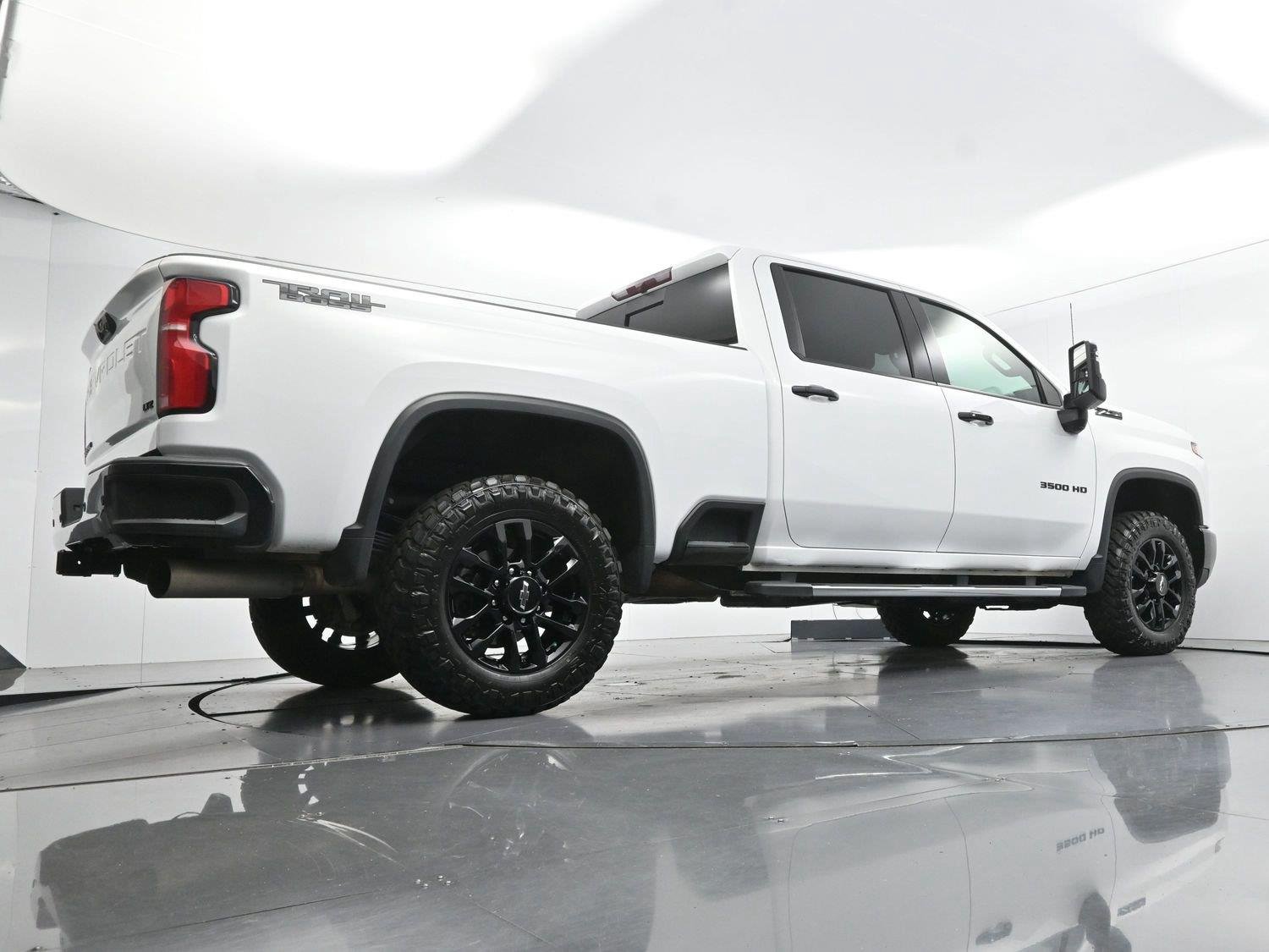Used 2026 Summit White Chevrolet LTZ image 53