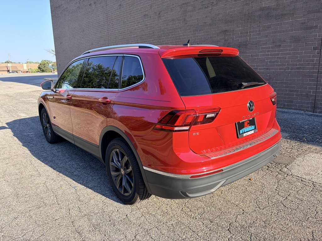 Used 2023 Kings Red Metallic Volkswagen SE image 3