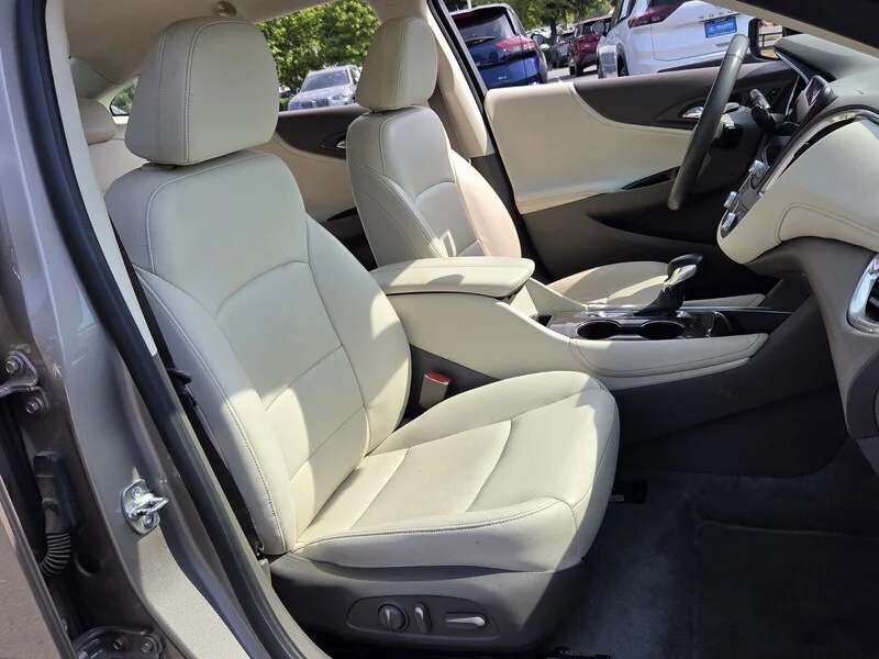 Used 2024 Mineral Gray Metallic CHEVROLET LT image 18
