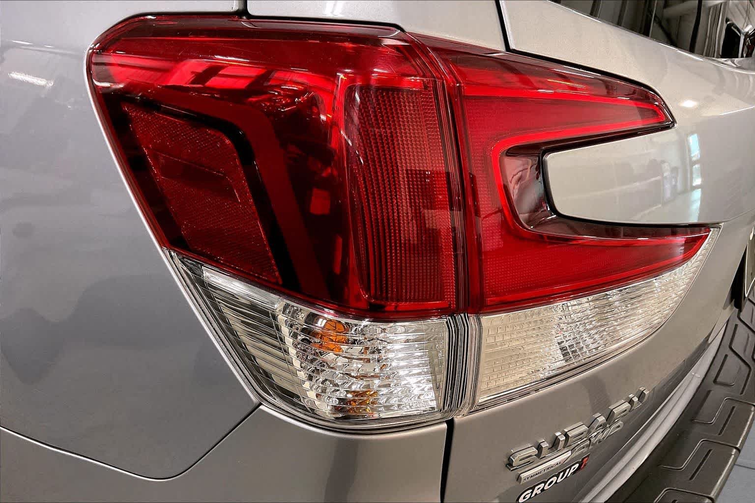 Used 2019 Ice Silver Metallic Subaru Premium image 29