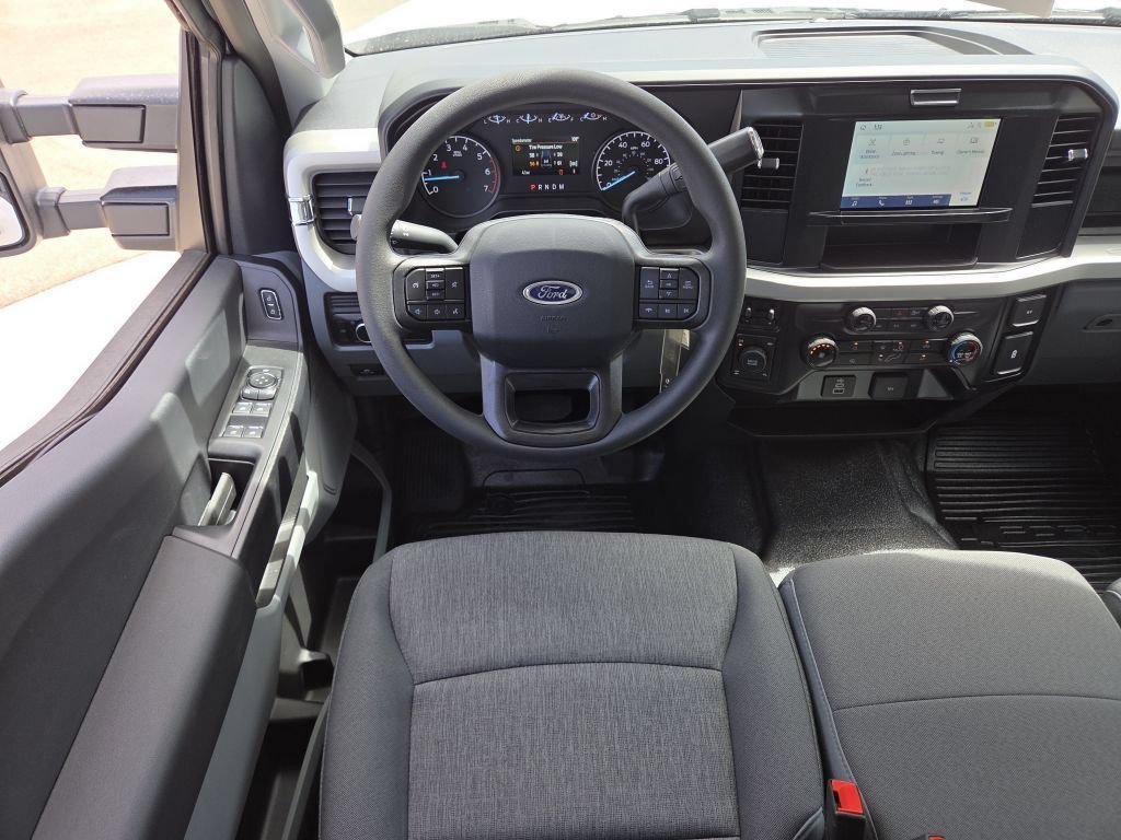 New 2026 Oxford White Ford XL image 4