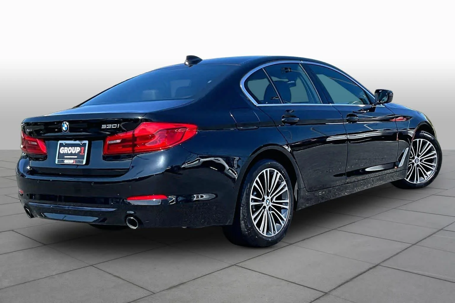 Used 2019 Black Sapphire Metallic BMW 530i xDrive image 12