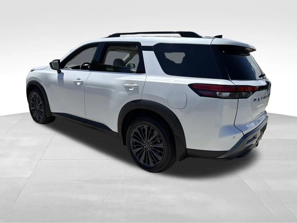New 2026 White Nissan SL image 5