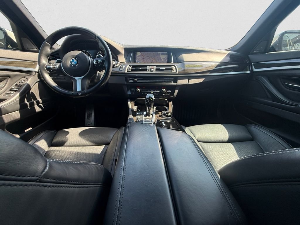 Used 2016 White BMW 550i xDrive image 10