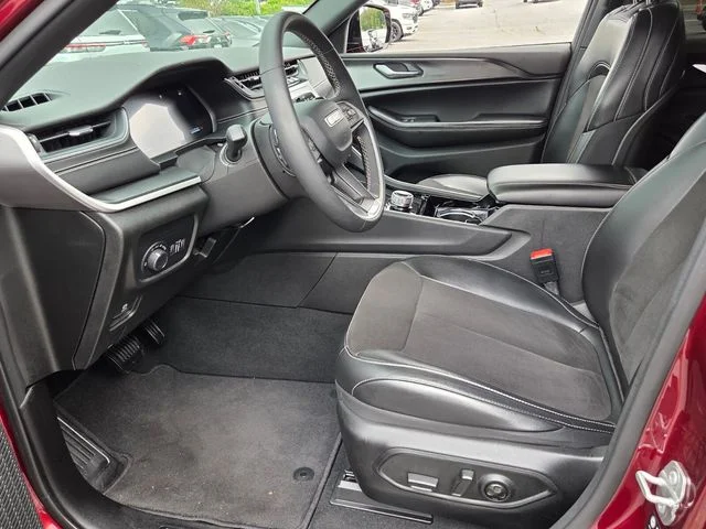 Used 2023 Red Jeep Altitude image 16