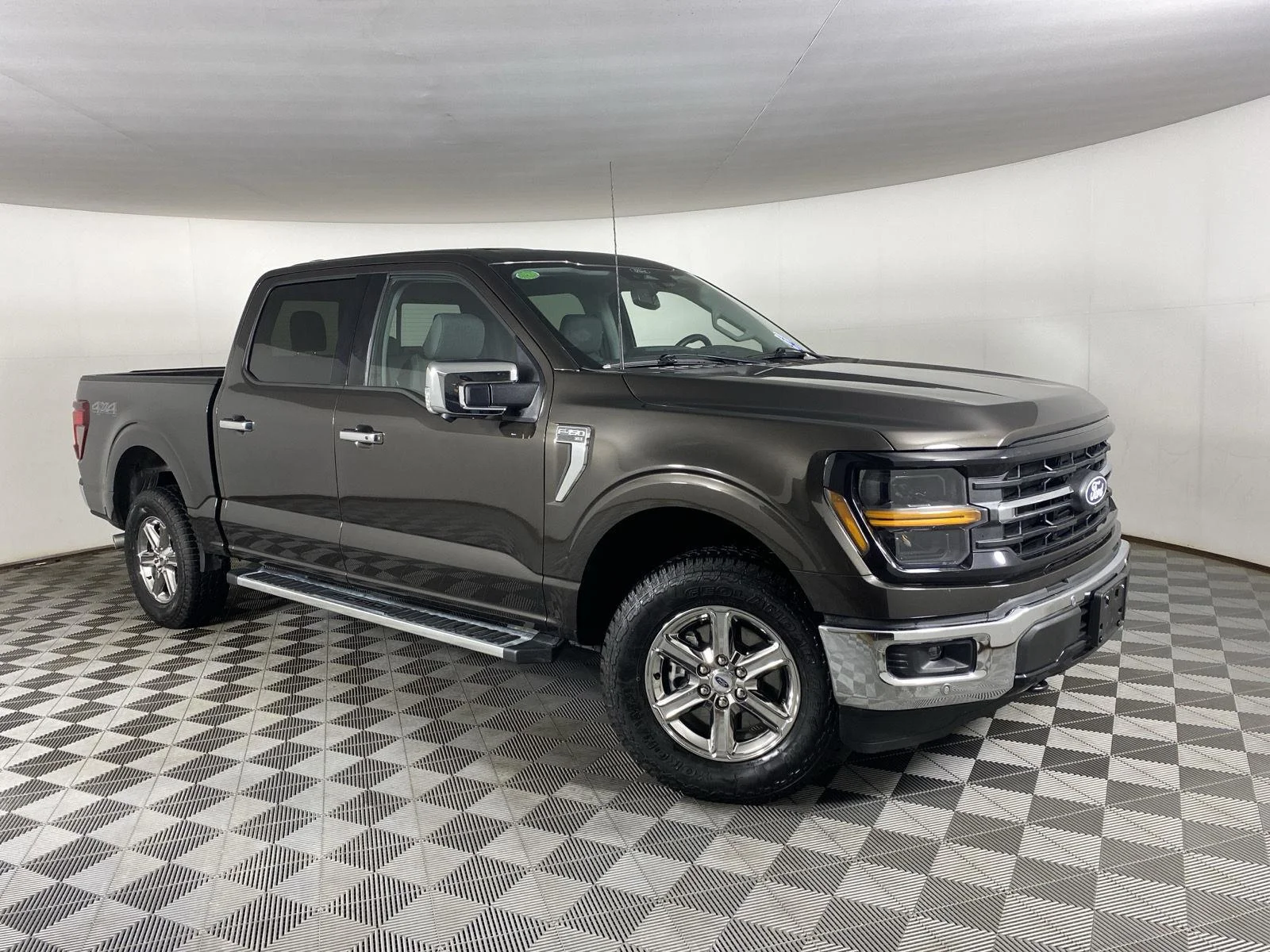 Used 2024 Darkened Bronze Ford XLT image 11