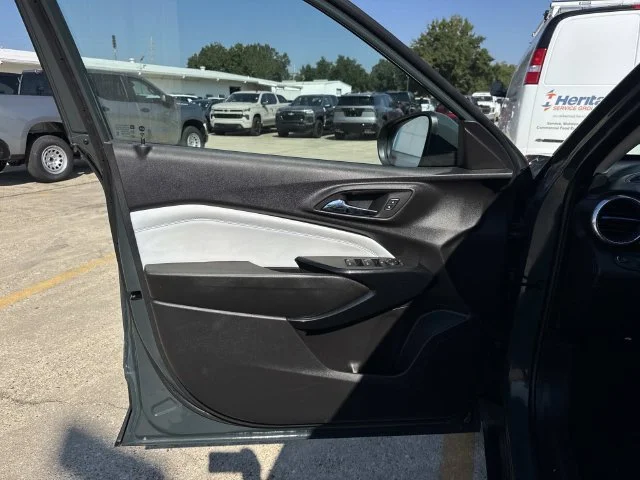 Used 2025 Gray Chevrolet LT image 30
