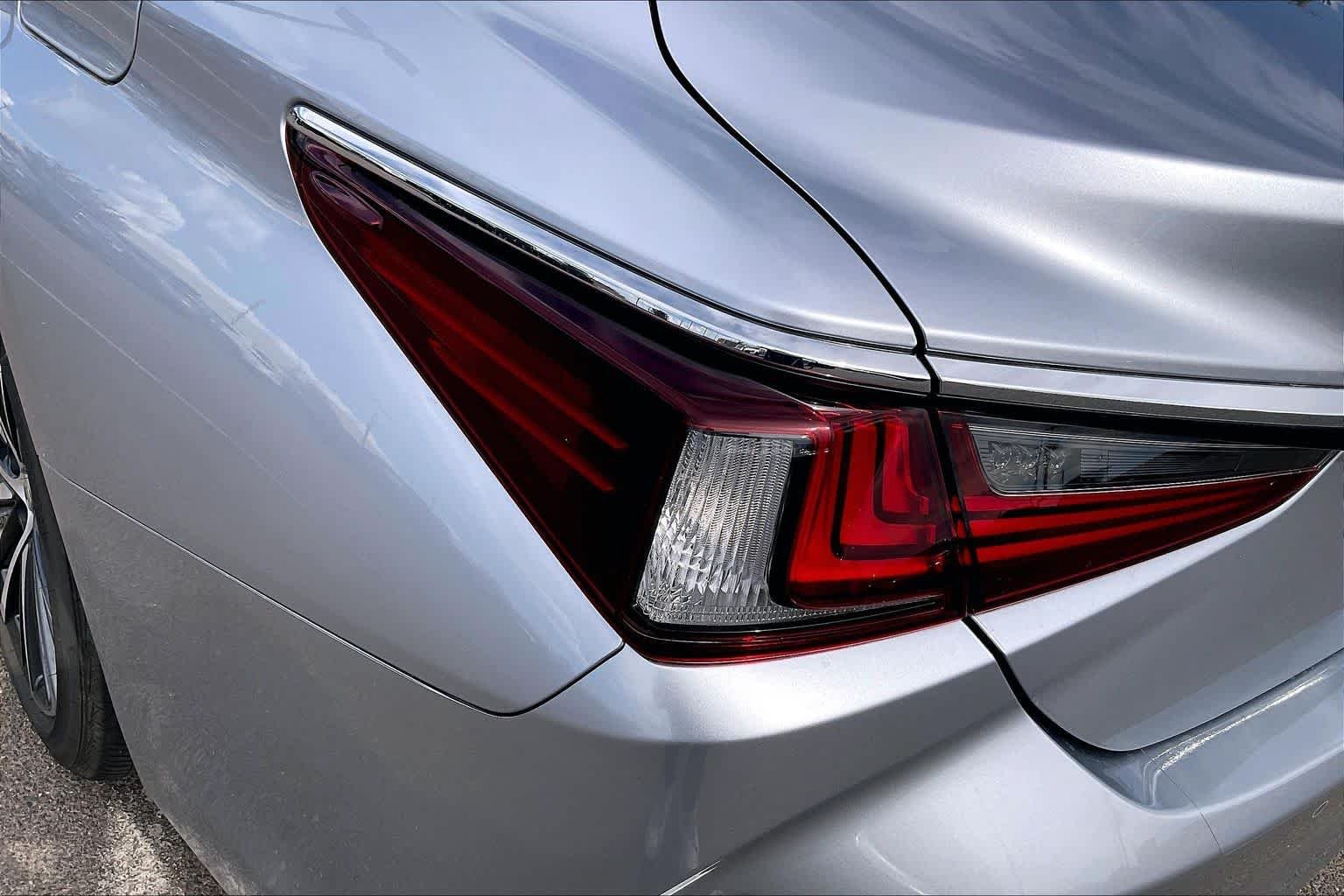 Used 2025 Iridium Lexus  image 28