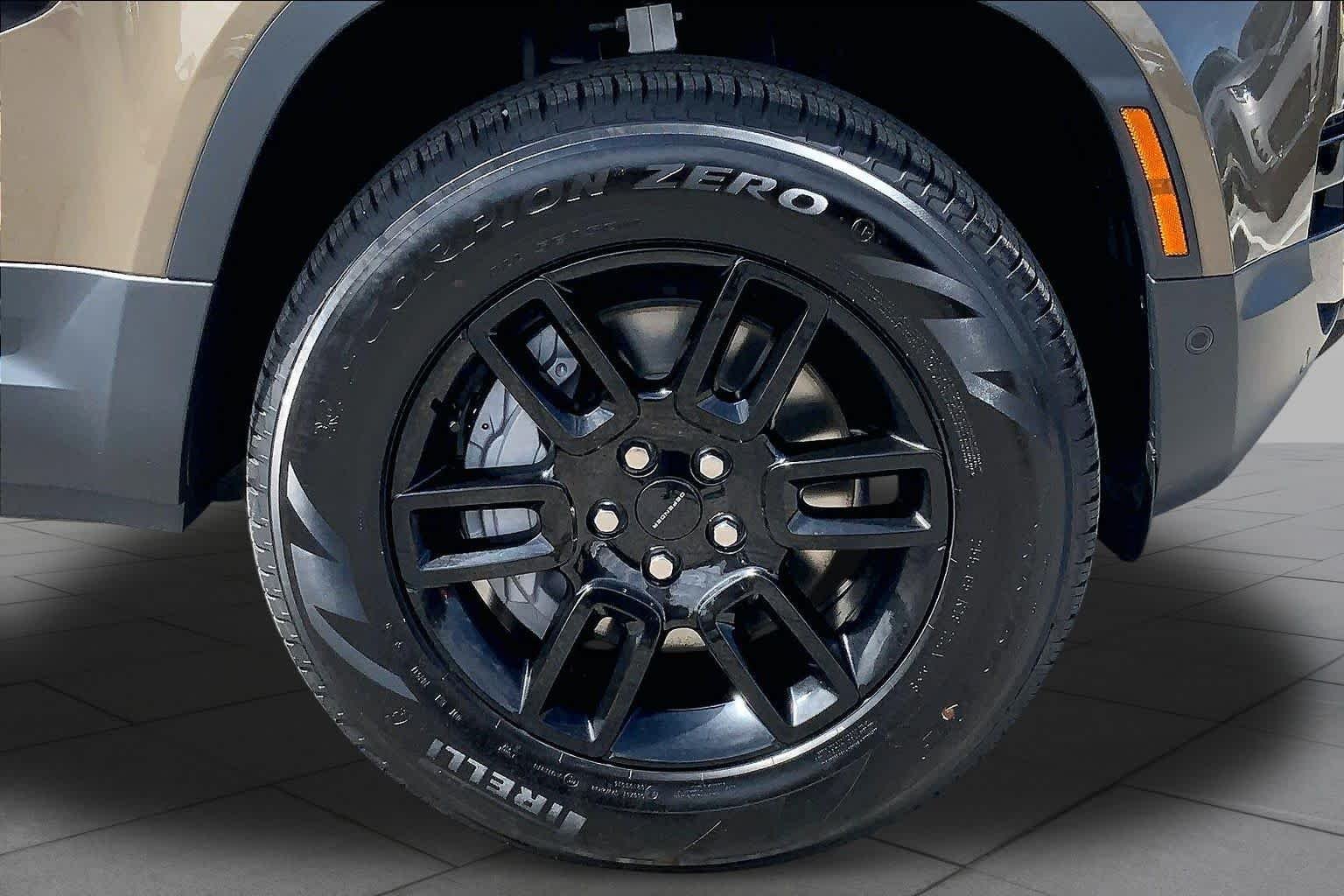 New 2026 Gondwana Stone Metallic Land Rover S image 11