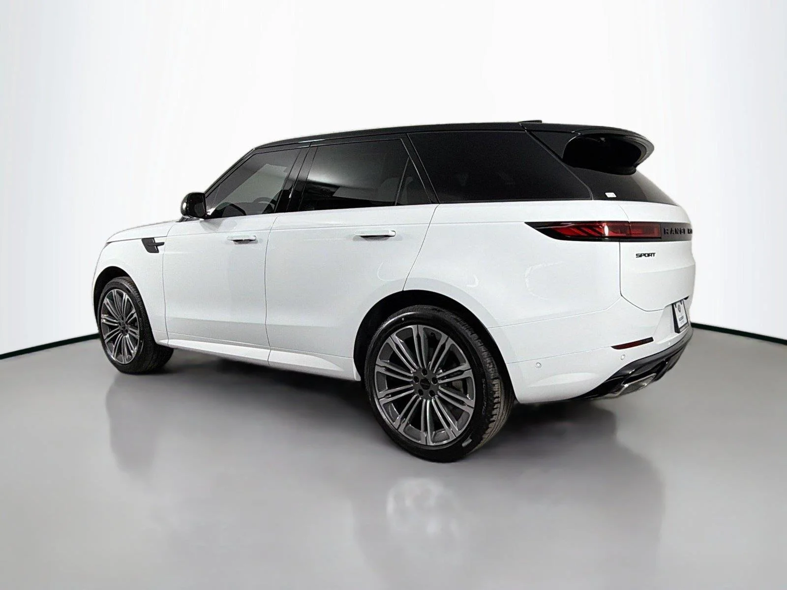 Certified Used 2026 Fuji White Land Rover Dynamic SE P400 image 7