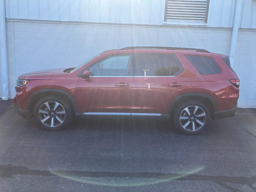 Certified Used 2025 Radiant Red Metallic II Honda Touring image 34