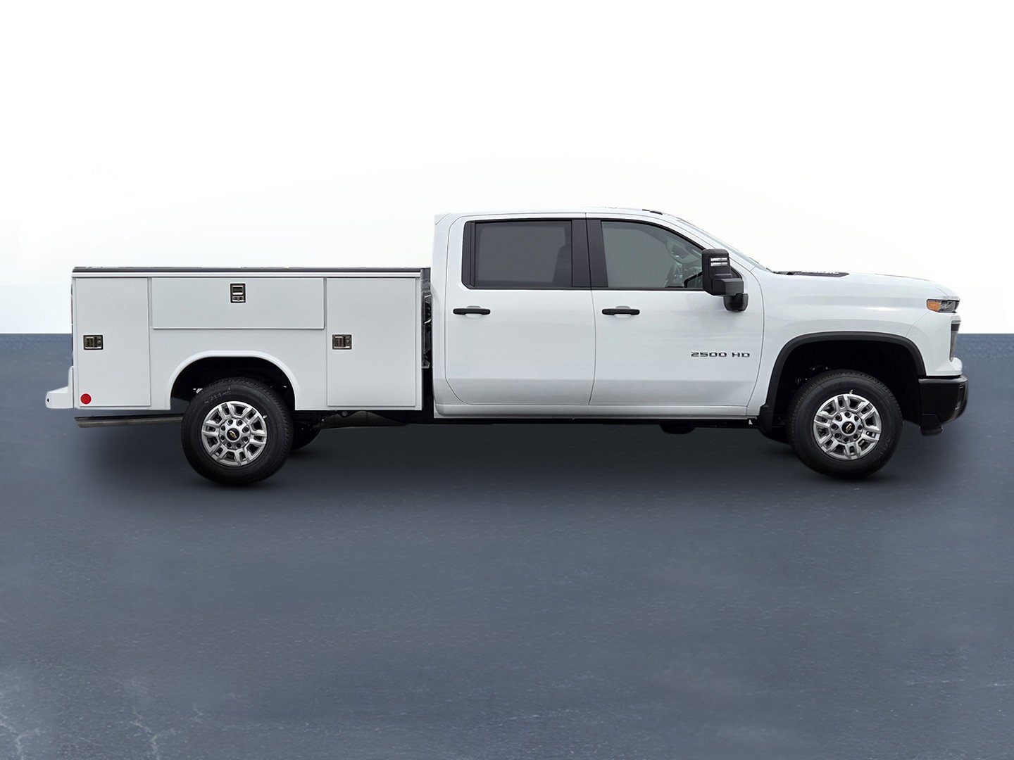 New 2026 Summit White Chevrolet WT image 5