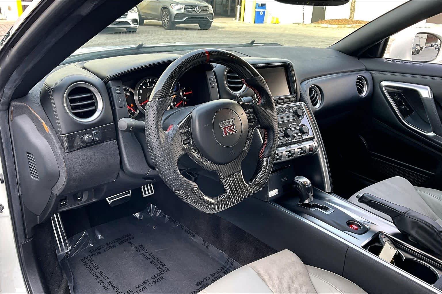 Used 2010 Pearl White Nissan Premium image 15