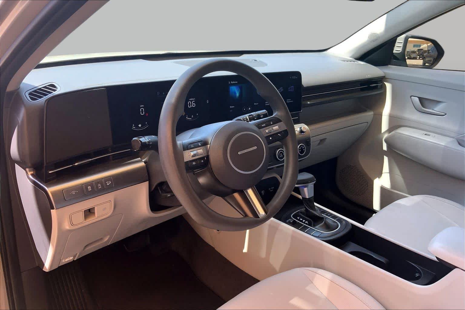 2025 Hyundai Kona SE - Photo 17