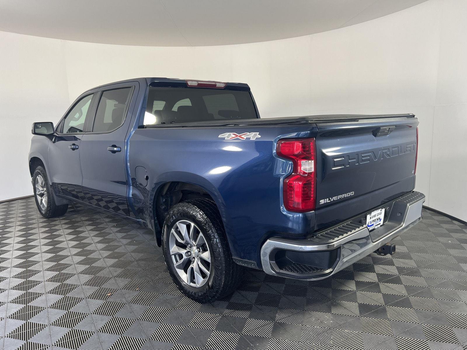 Used 2022 Northsky Blue Metallic Chevrolet LT image 5