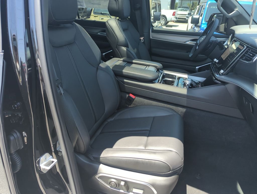 New 2026 High Gloss Black Exterior Paint Jeep Limited Reserve image 40