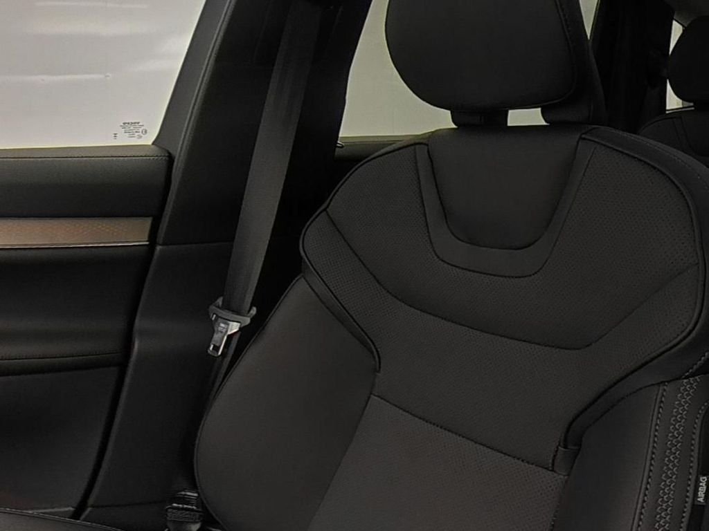 2025 Volvo EX90 Plus - Photo 29