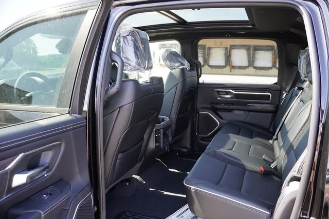 New 2026 Diamond Black Crystal Pearl-Coat Exterior Paint RAM Laramie image 12