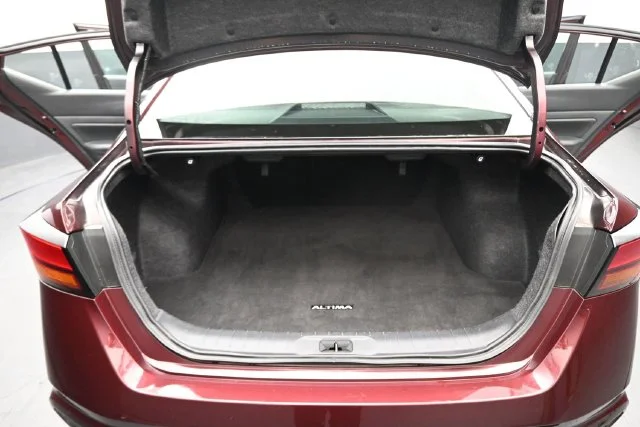 Used 2025 Red Nissan 2.5 SV image 17
